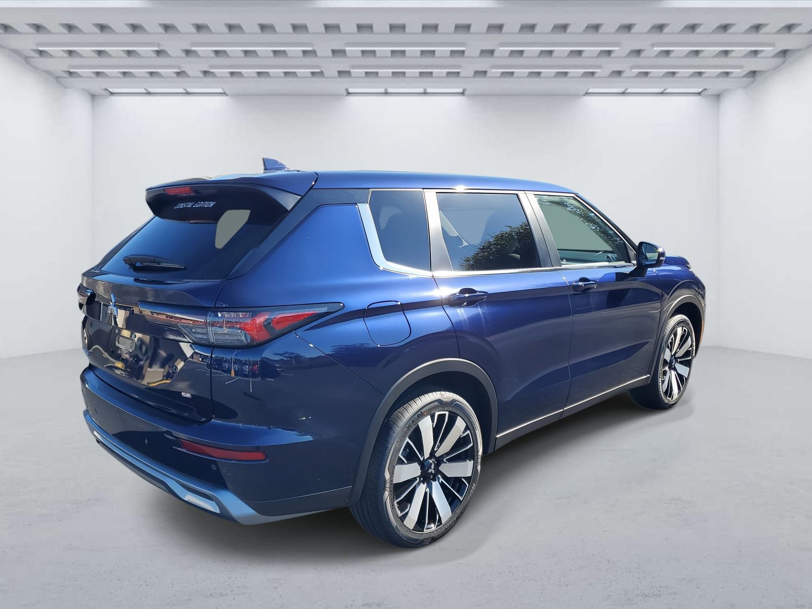 New 2025 Mitsubishi Outlander SE image 4