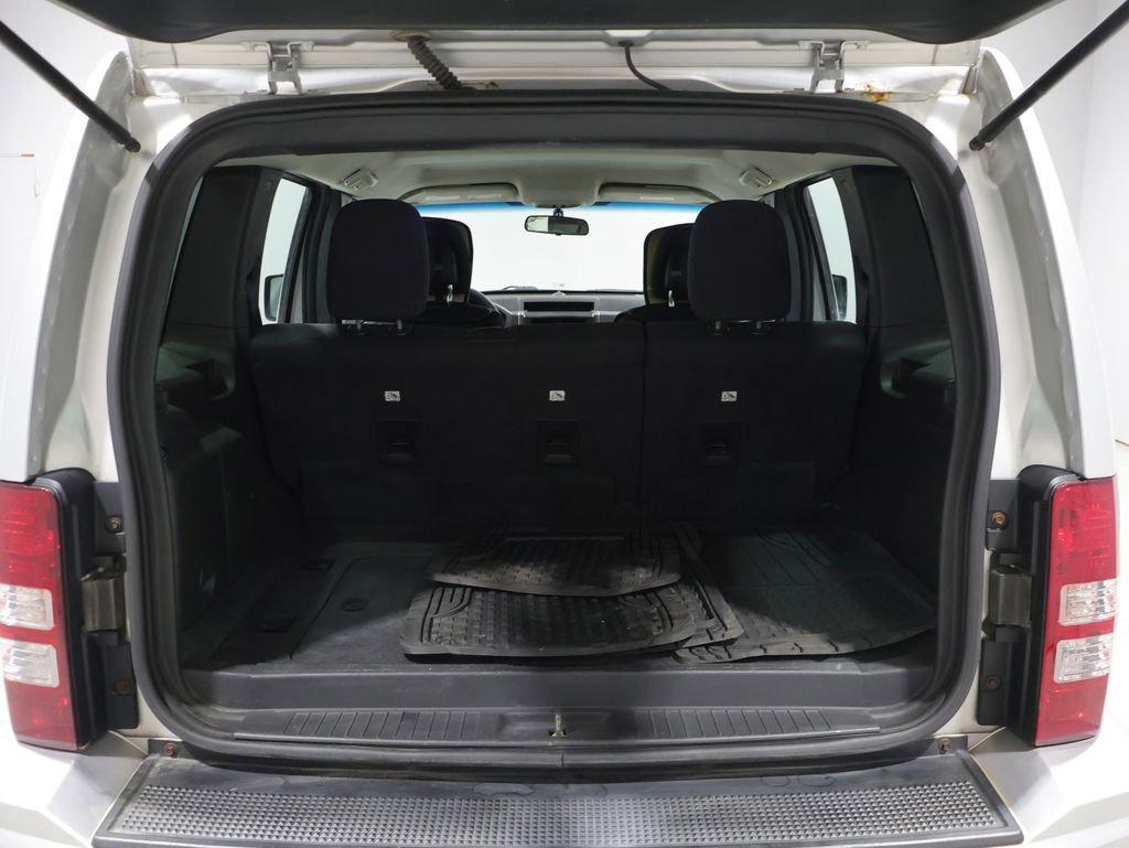 Used 2011 Jeep Liberty Sport AWD/4WD image 4