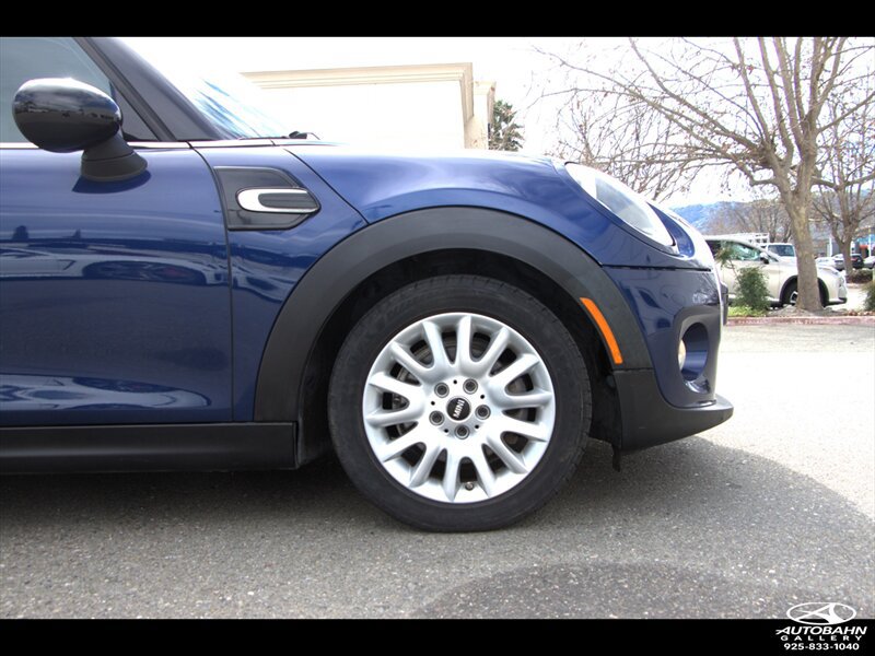 Used 2015 MINI Cooper 4-Door Hardtop w/ Premium Package FWD image 10