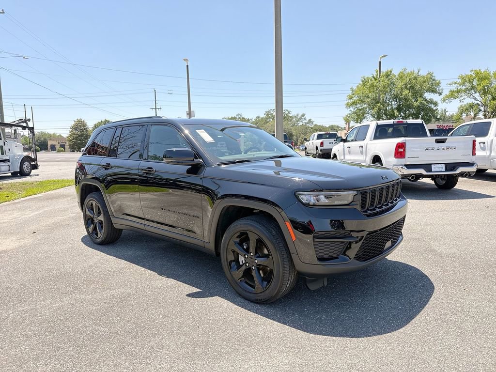 Used 2023 Jeep Grand Cherokee Altitude