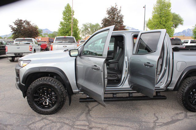 Used 2025 Chevrolet Colorado Trail Boss AWD/4WD image 10