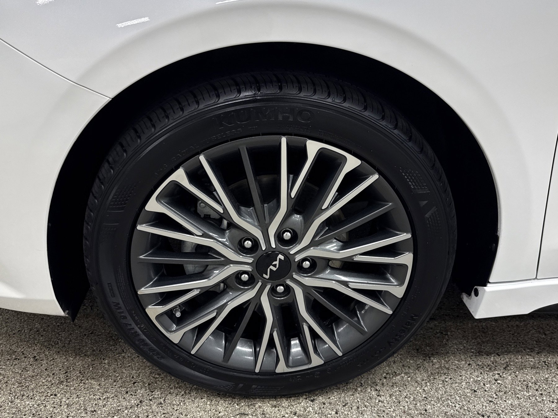 Used 2024 Kia Forte GT-Line image 2