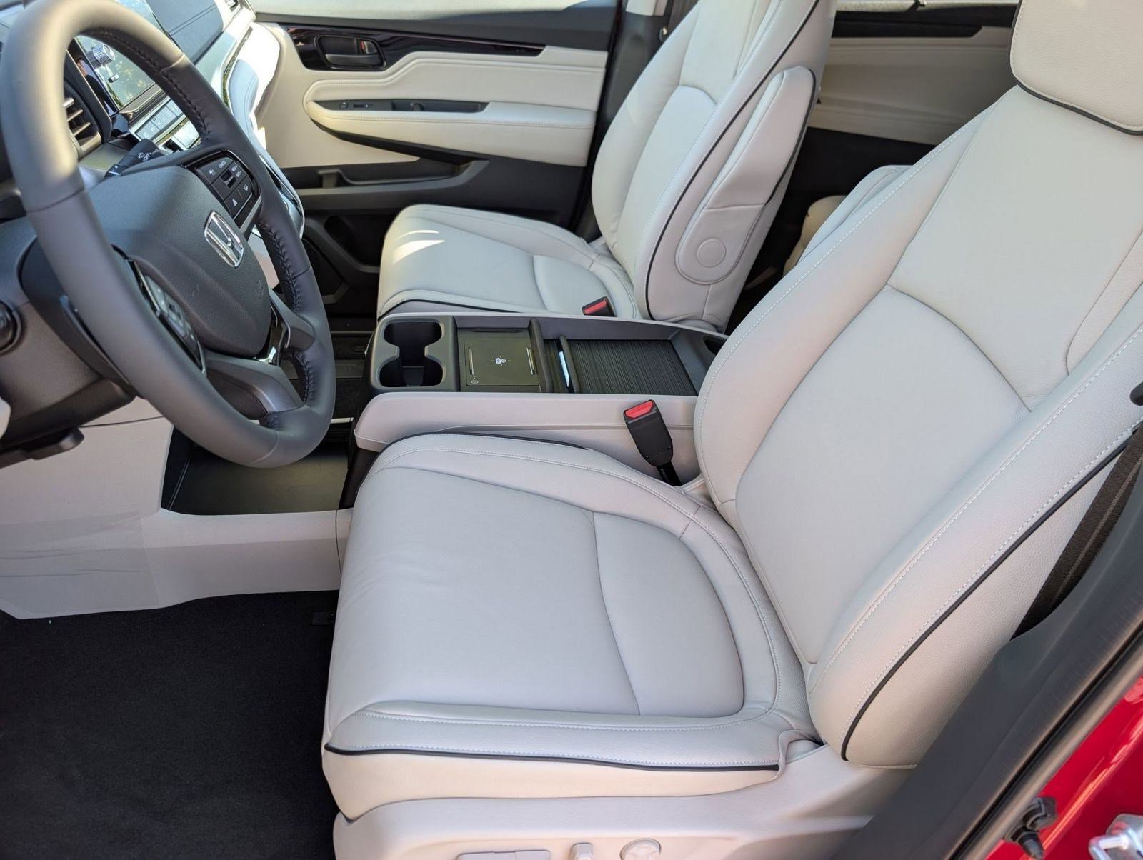 New 2026 Honda Odyssey Touring image 5