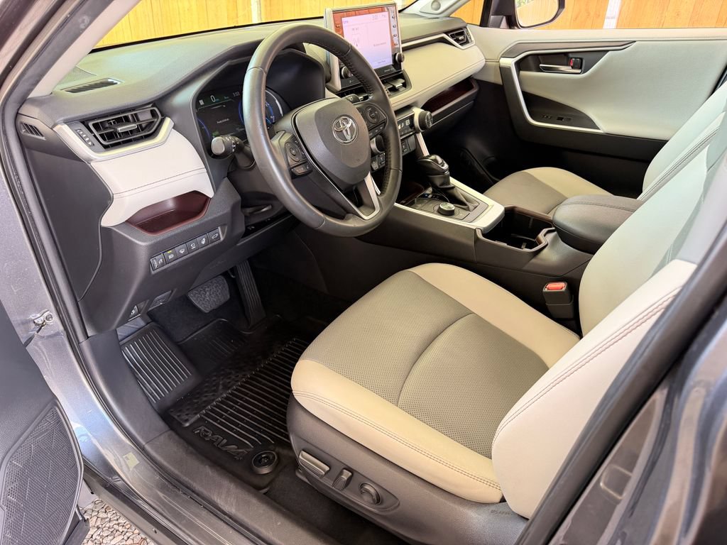 Used 2022 Toyota RAV4 Limited AWD/4WD image 2