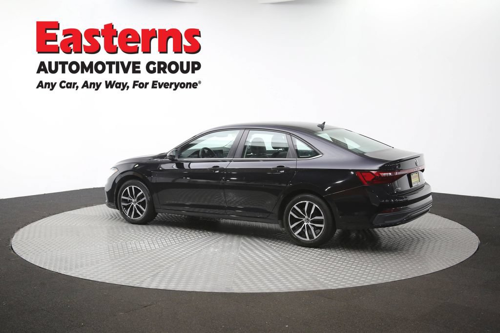 Used 2025 Volkswagen Jetta SE FWD image 61