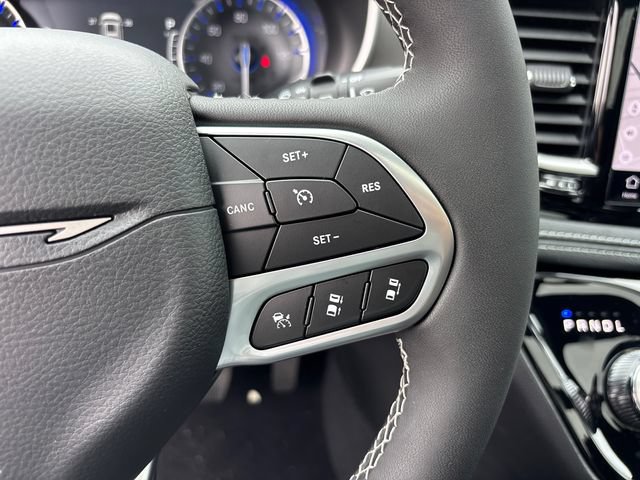 New 2027 Chrysler Pacifica Select w/ Family Tech Group AWD/4WD image 22