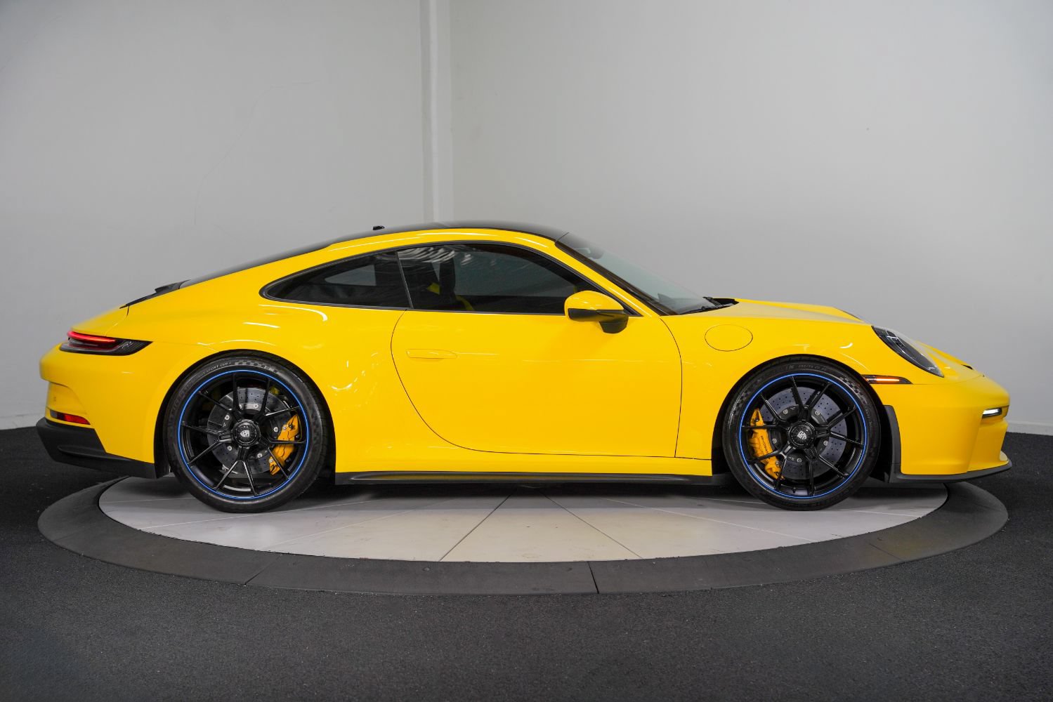 Used 2023 Porsche 911 GT3 w/ Chrono Package RWD image 9