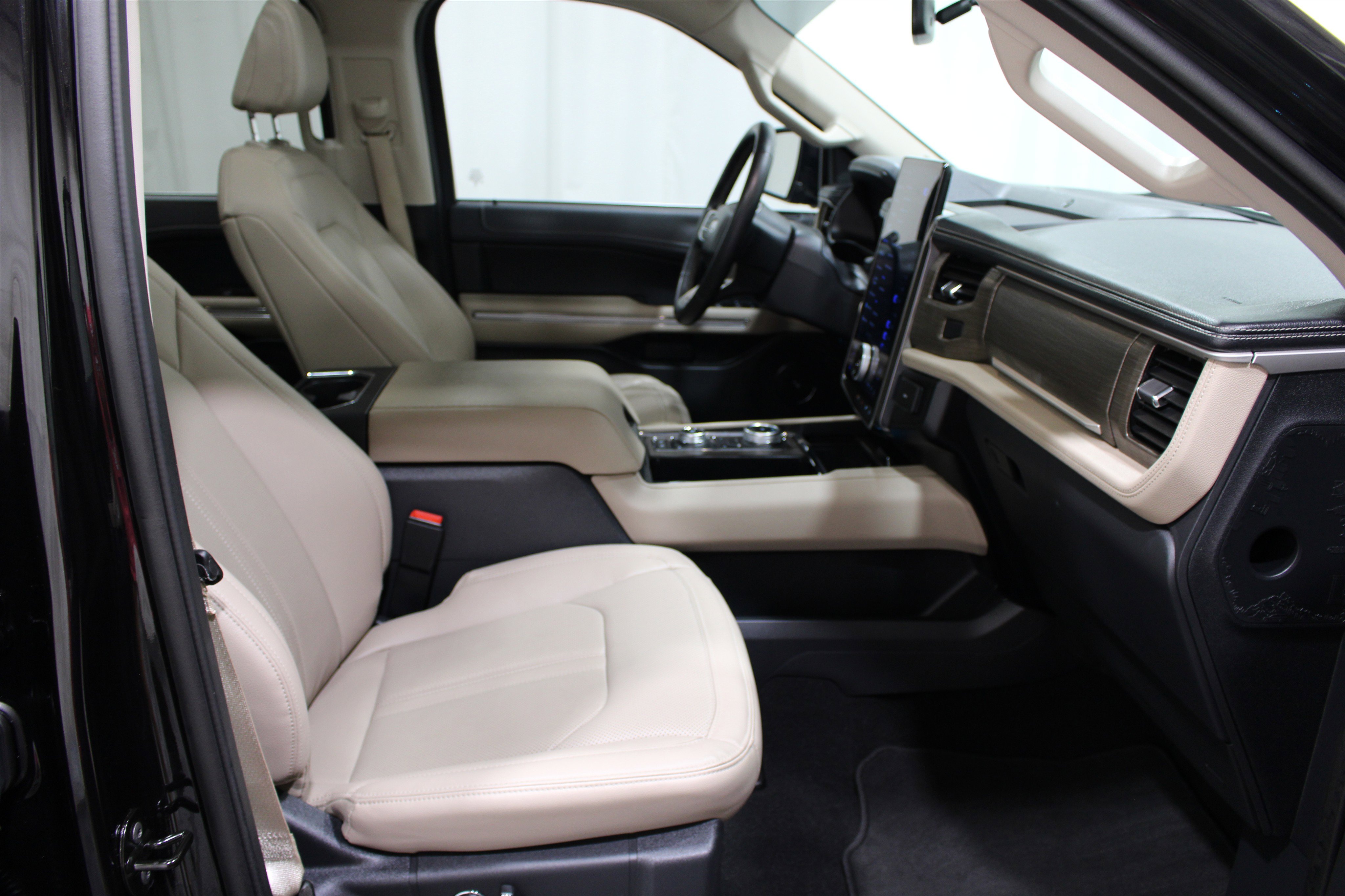 Used 2024 Ford Expedition Limited image 30