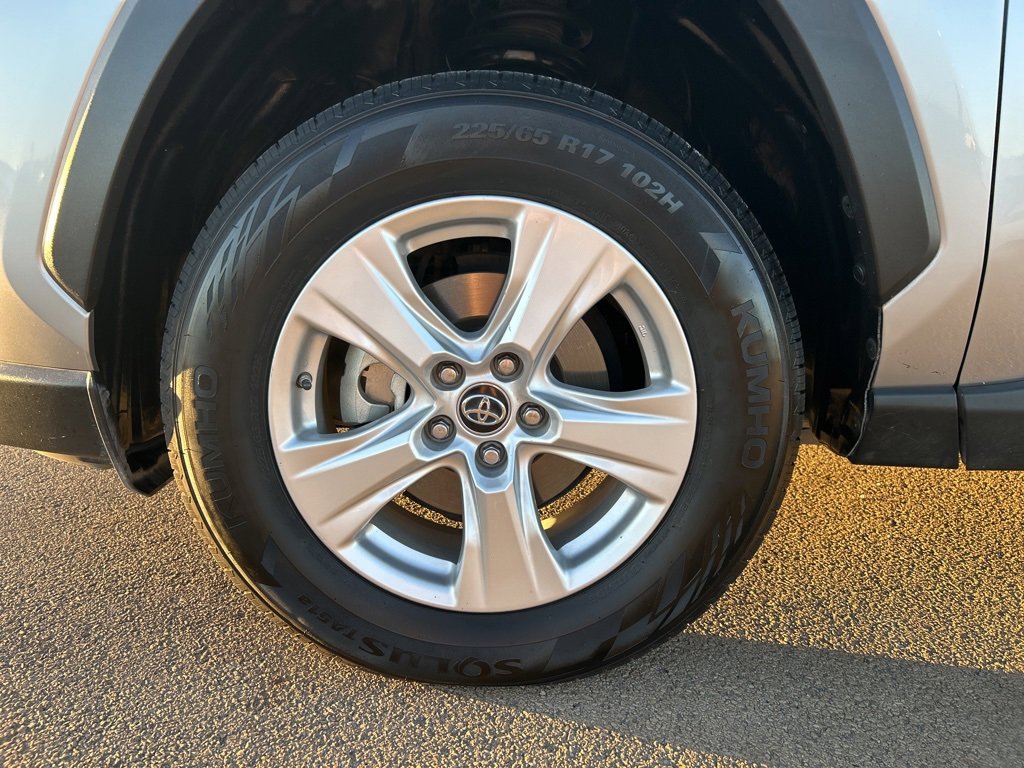 Used 2019 Toyota RAV4 XLE image 9