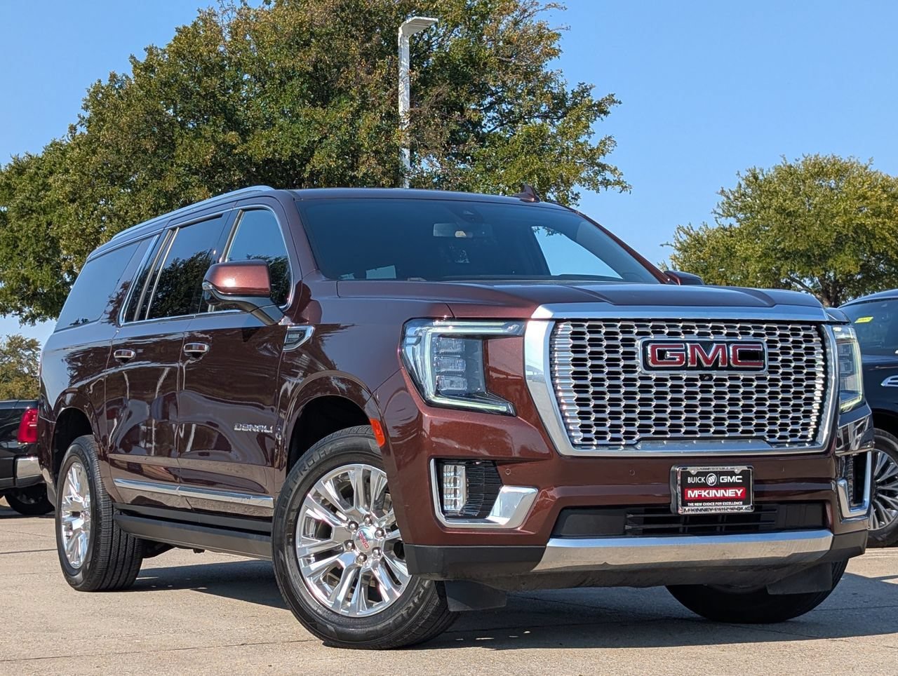 Used 2022 GMC Yukon XL Denali AWD/4WD image 2