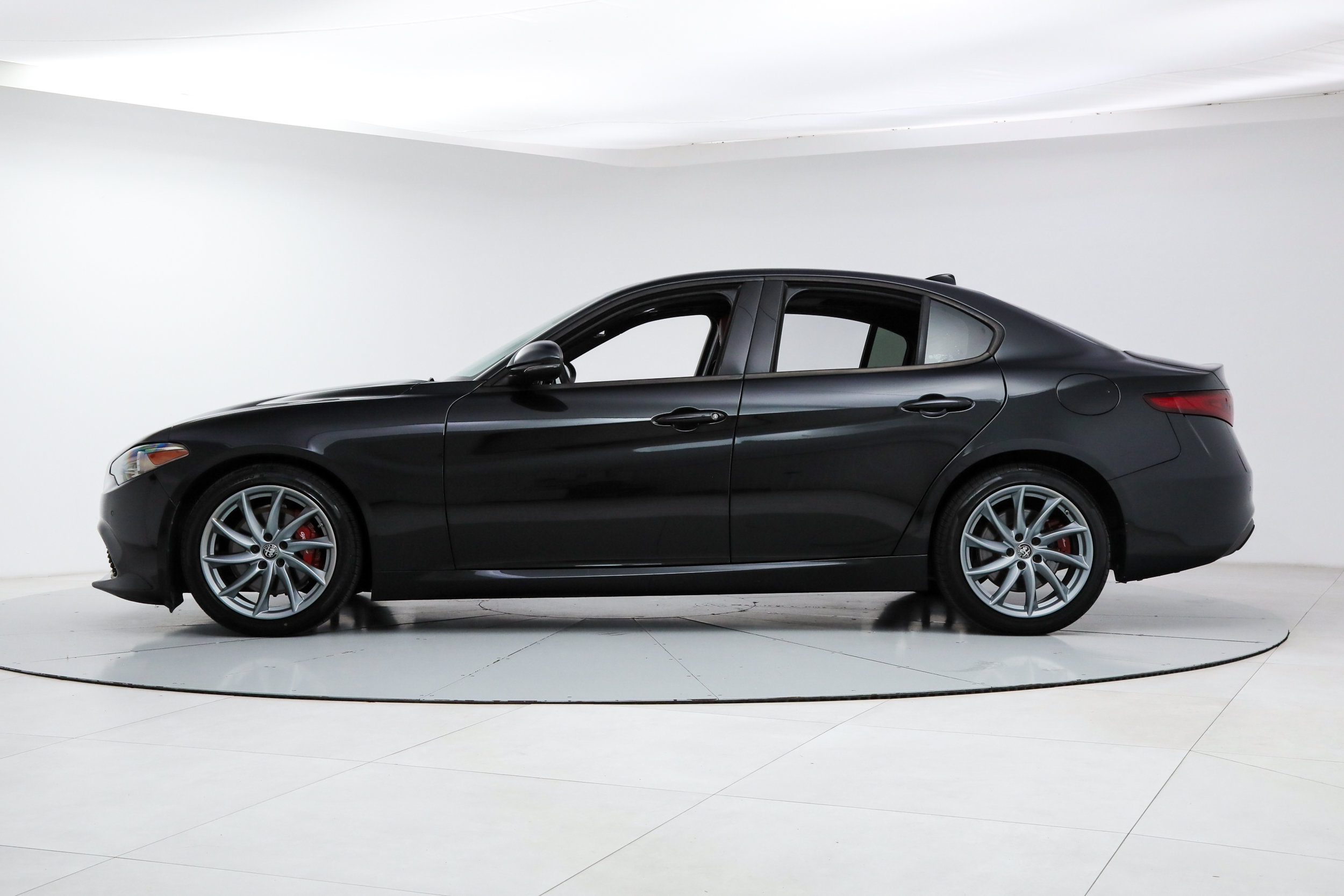 Used 2022 Alfa Romeo Giulia Sprint RWD image 2