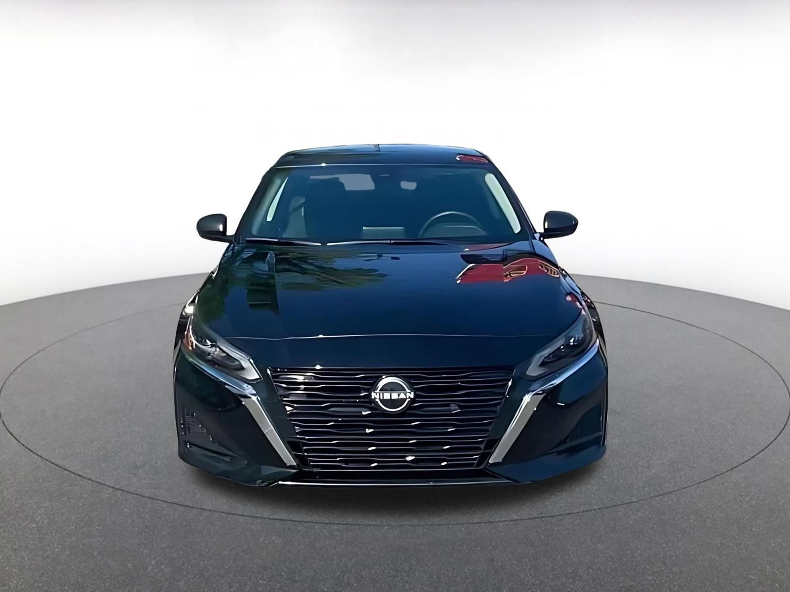 Used 2025 Nissan Altima 2.5 SV image 4