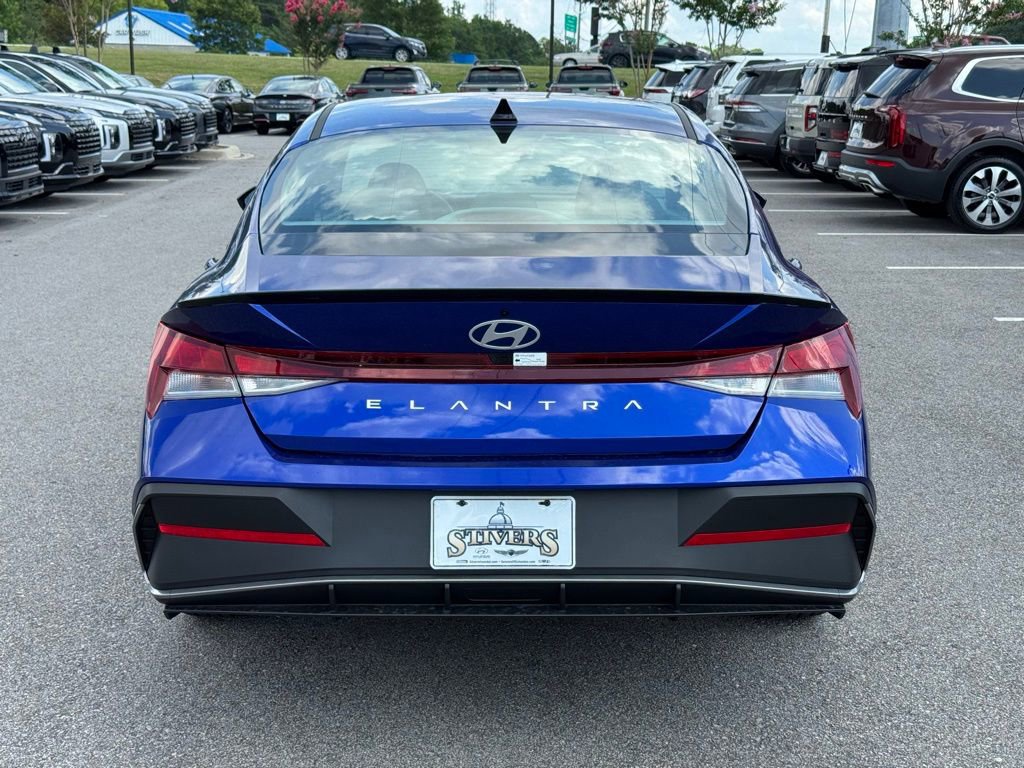 Used 2025 Hyundai Elantra Sport image 10
