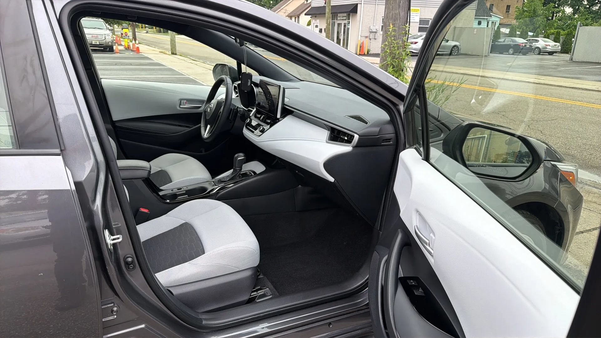 Used 2023 Toyota Corolla SE FWD image 25