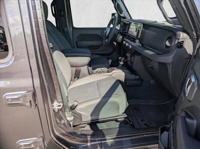Used 2025 Jeep Gladiator Rubicon w/ Convenience Group AWD/4WD image 18