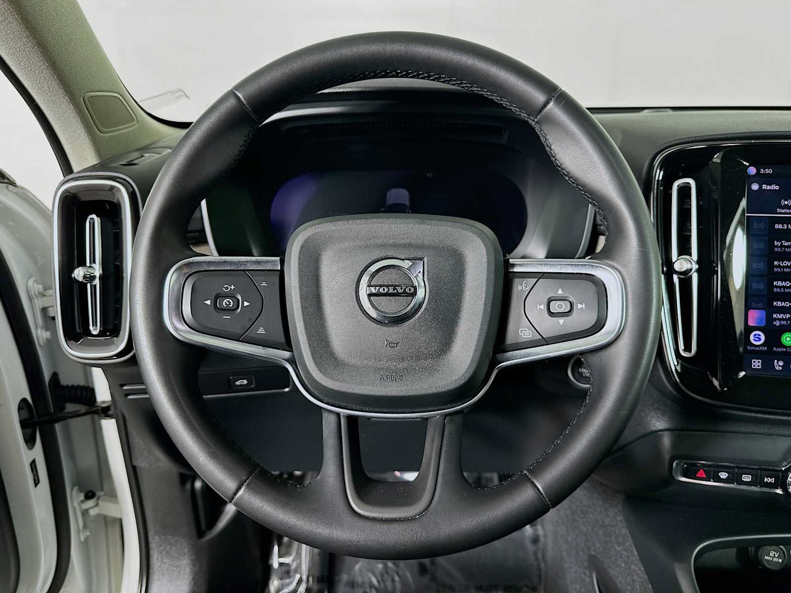 Used 2023 Volvo XC40 B5 Plus w/ Protection Package Premier AWD/4WD image 11