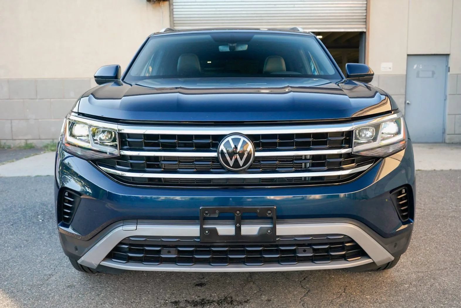 Used 2023 Volkswagen Atlas Cross Sport SE w/ Panoramic Sunroof Package AWD/4WD image 2