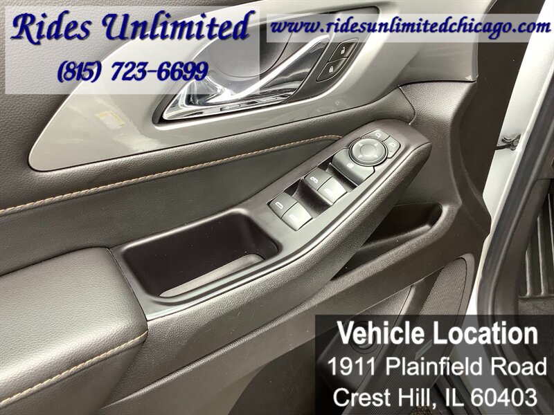 Used 2019 Chevrolet Traverse LT w/ LT Premium Package AWD/4WD image 14