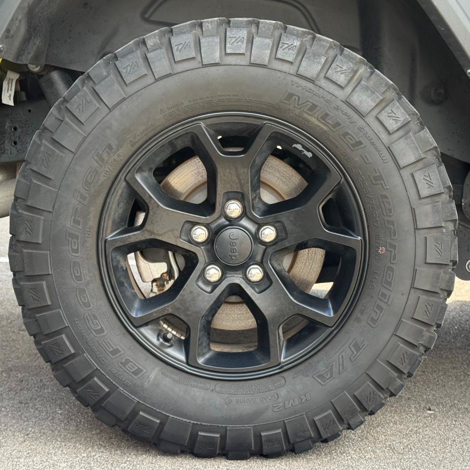 Used 2023 Jeep Wrangler Sport AWD/4WD image 25