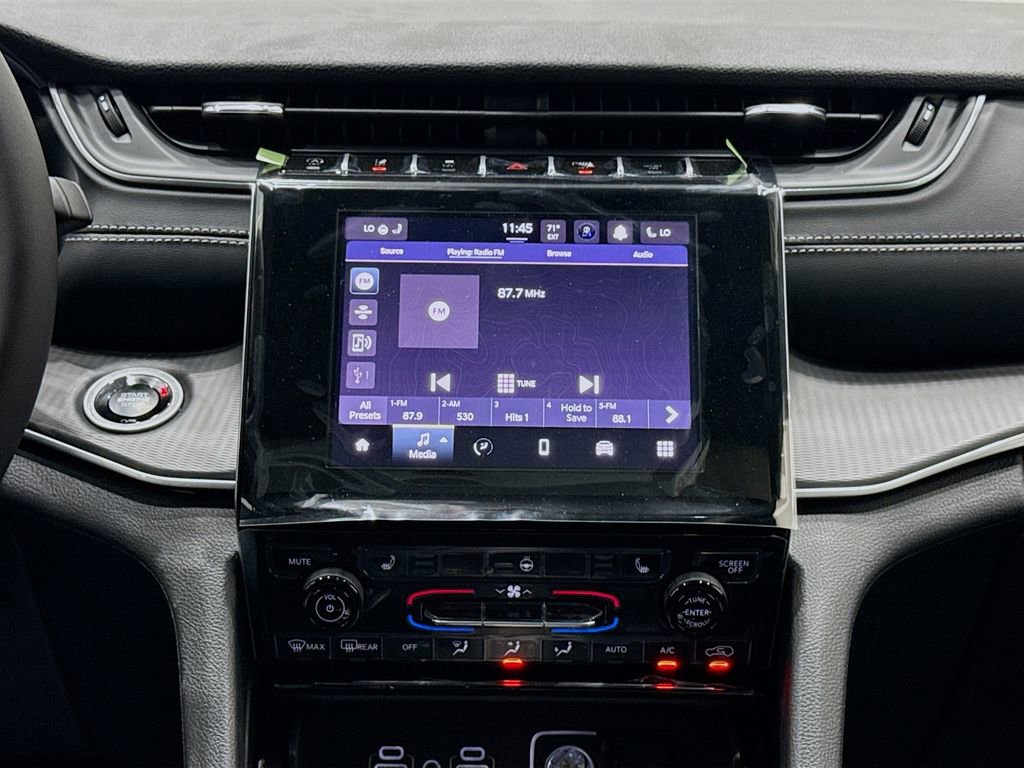 New 2025 Jeep Grand Cherokee Altitude image 25