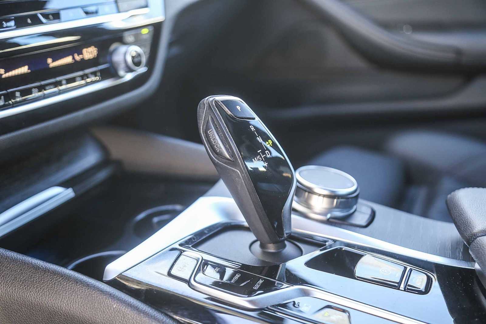 Certified 2023 BMW 530e w/ Convenience Package image 19