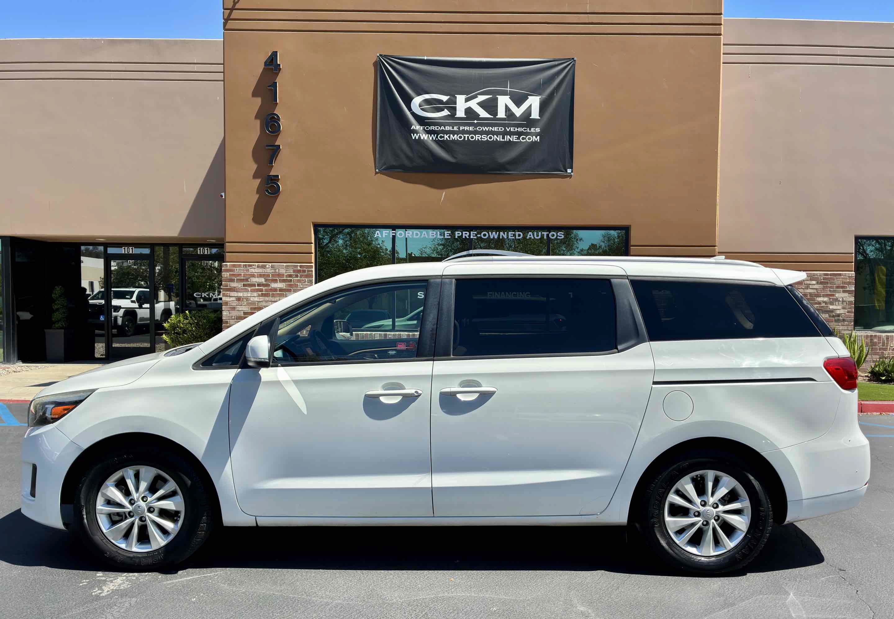 Used 2015 Kia Sedona LX w/ LX Convenience Package FWD image 3