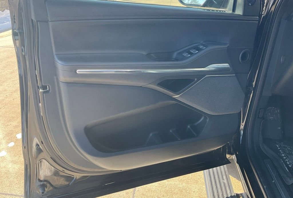 Used 2025 Lincoln Navigator L Reserve w/ Jet Appearance Package image 8