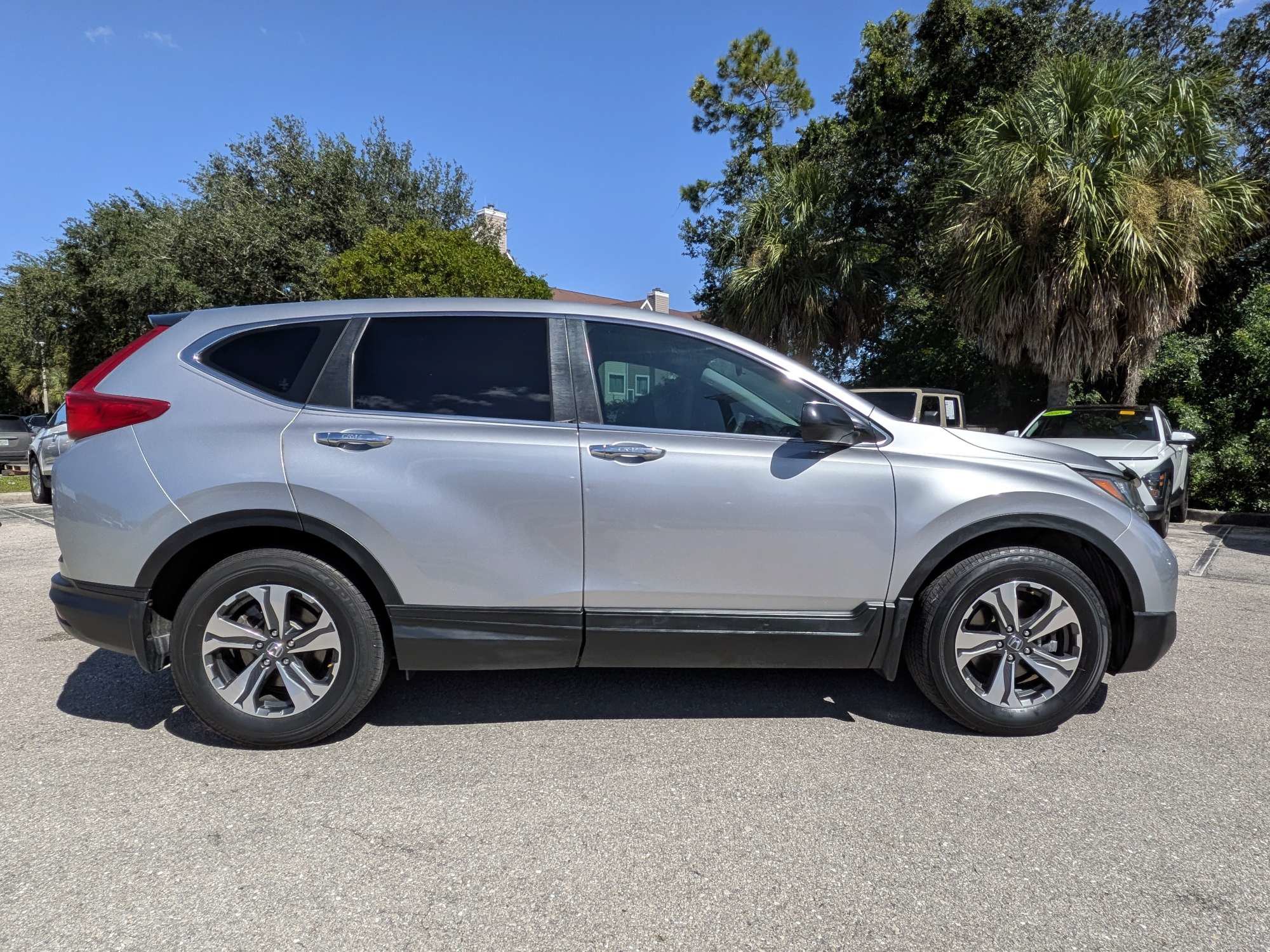 Used 2018 Honda CR-V LX image 2