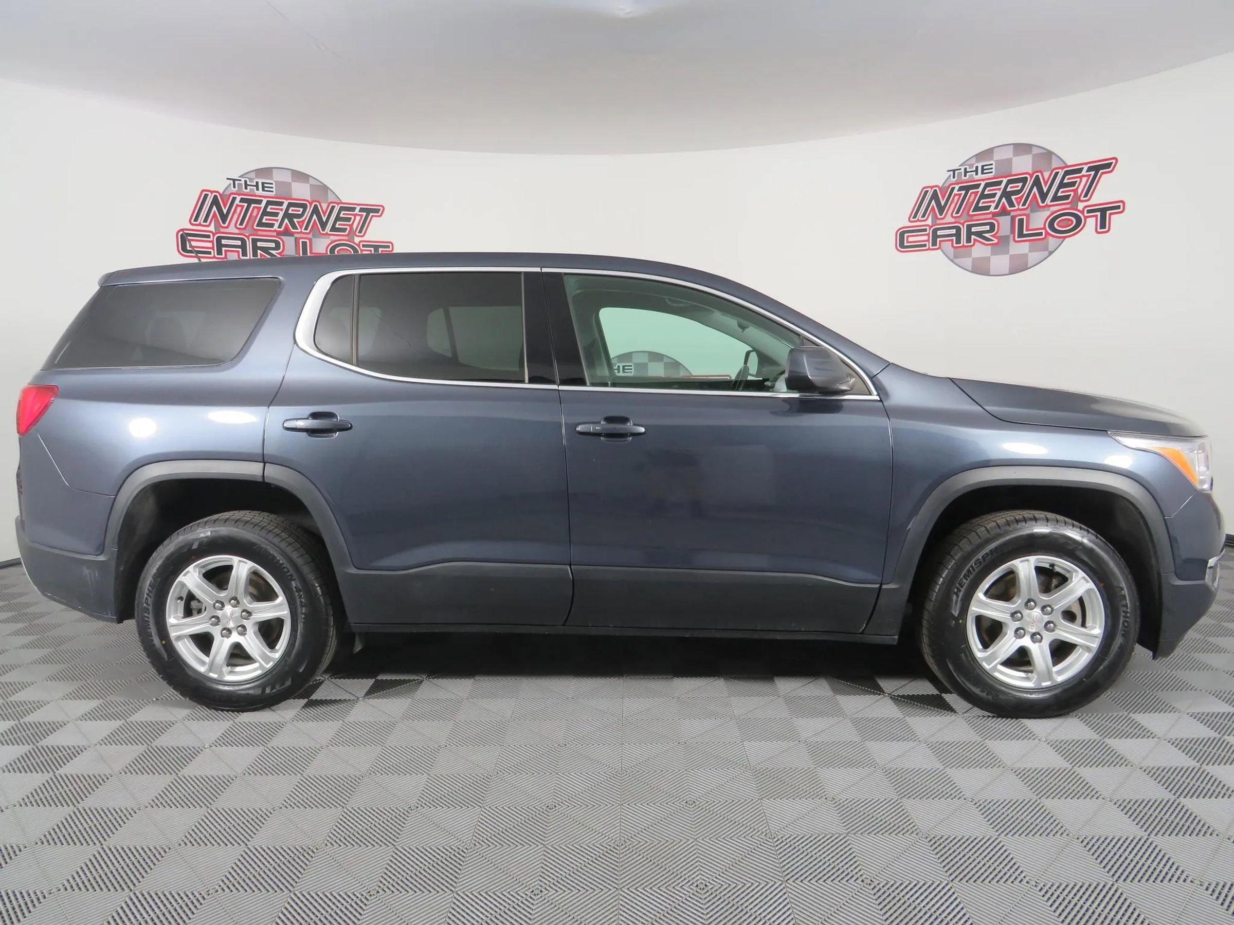 Used 2019 GMC Acadia SLE w/ LPO, Floor Liner Package image 8