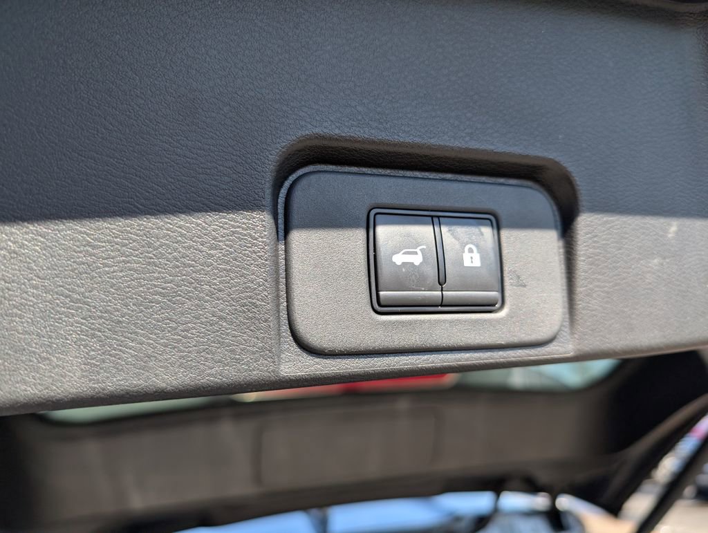 Used 2024 Nissan Rogue SV image 8