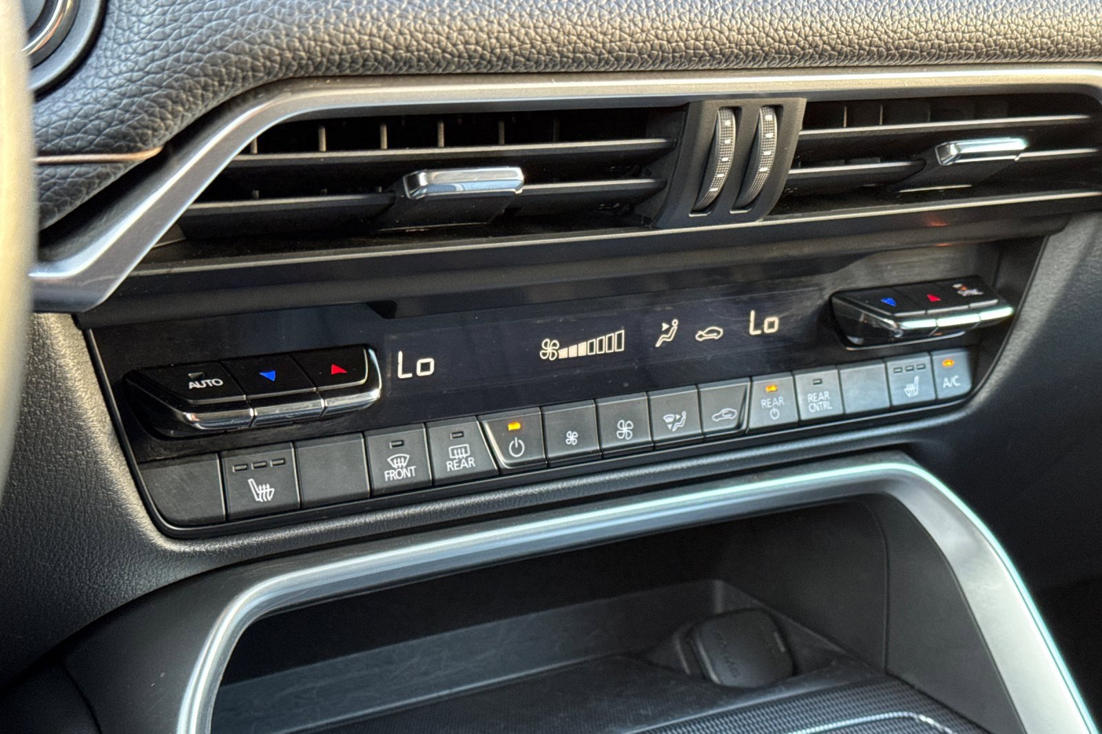 Used 2024 MAZDA CX-90 3.3 Turbo w/ Preferred Package image 24