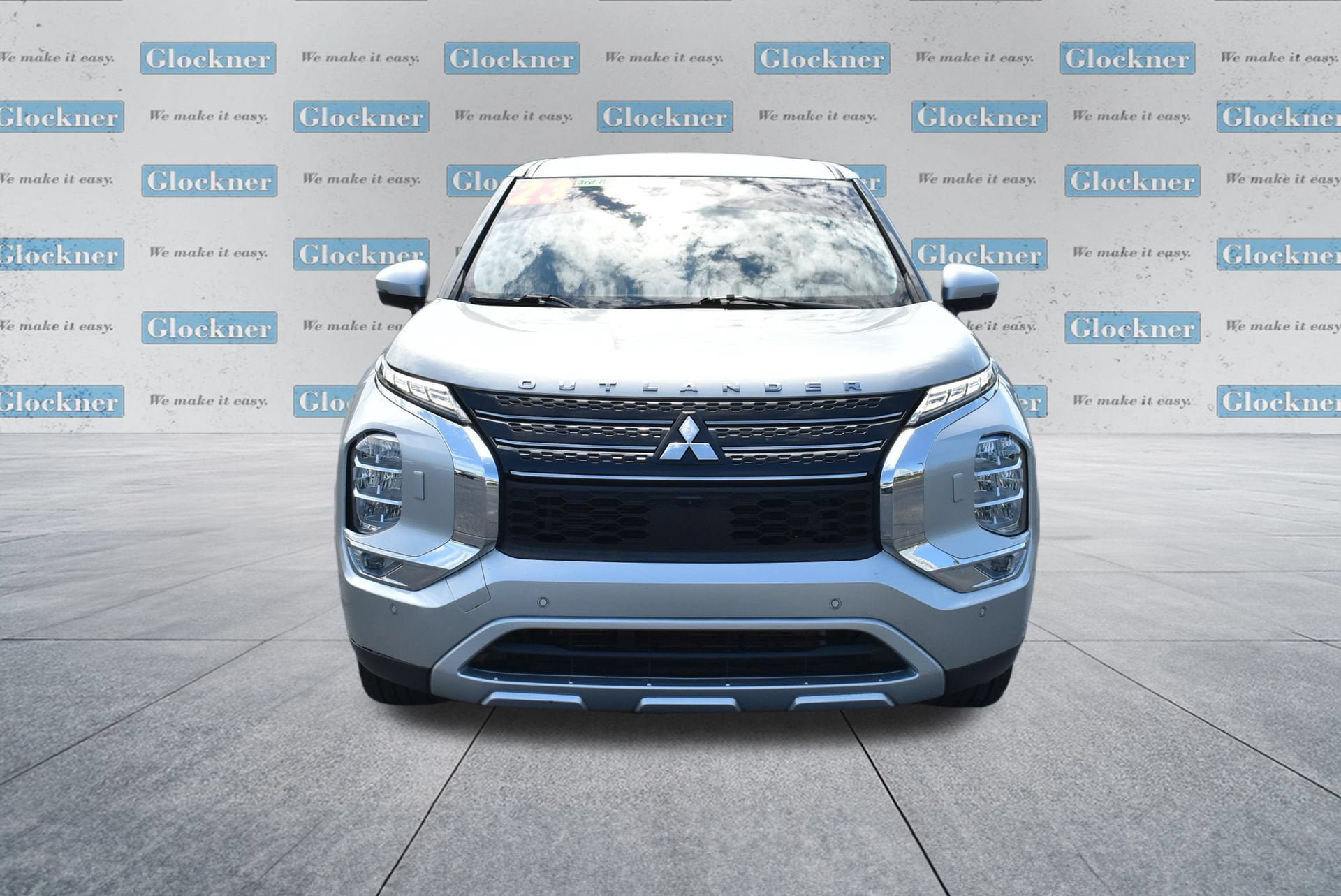 Used 2023 Mitsubishi Outlander SE AWD/4WD image 2