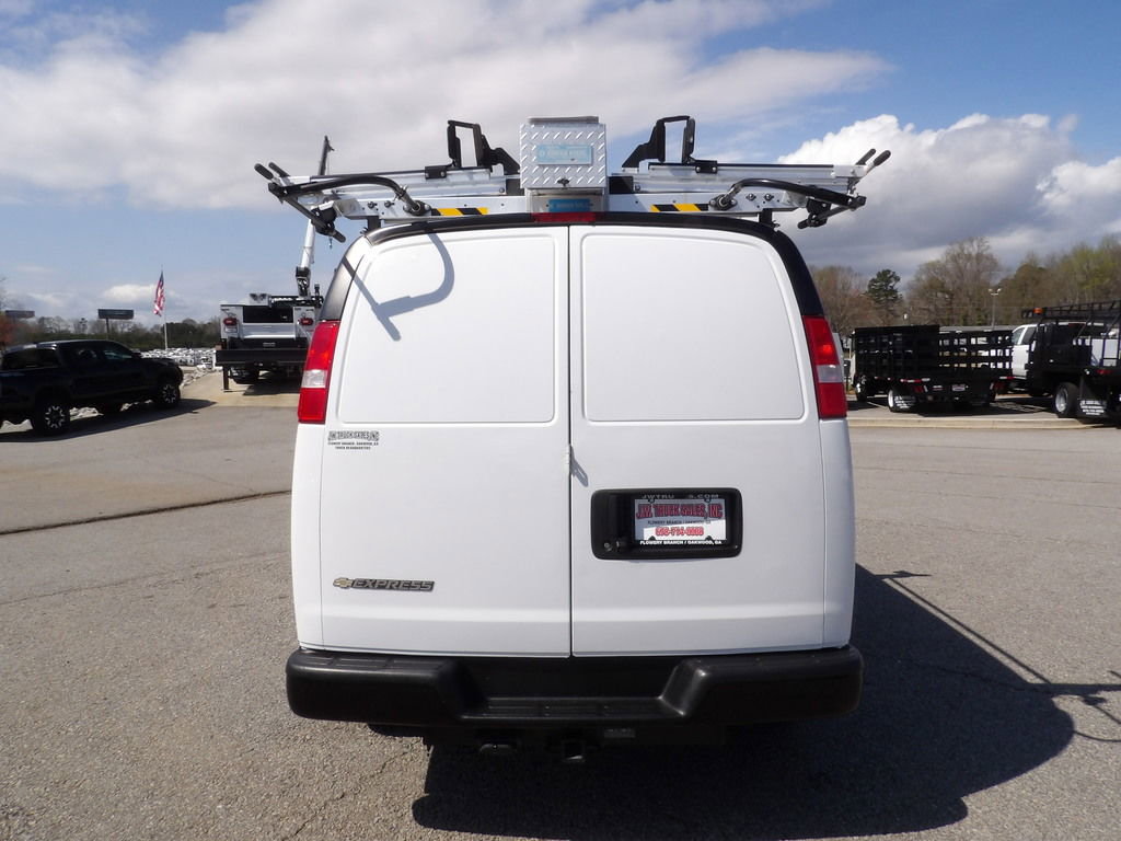 Used 2021 Chevrolet Express 3500 w/ Driver Convenience Package image 6