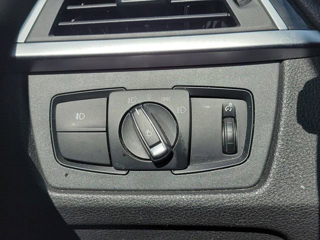 Used 2017 BMW 320i Sedan image 25