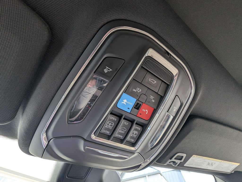 Used 2024 Jeep Grand Cherokee Limited image 34