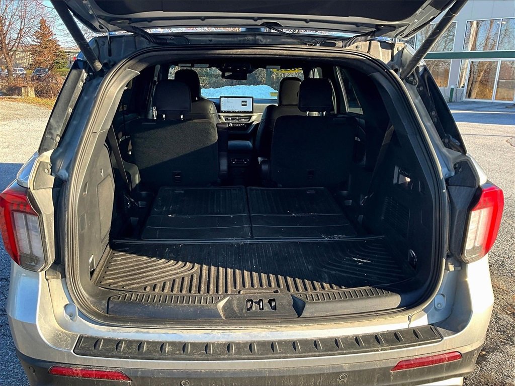 Used 2025 Ford Explorer Platinum w/ Ultimate Package image 35