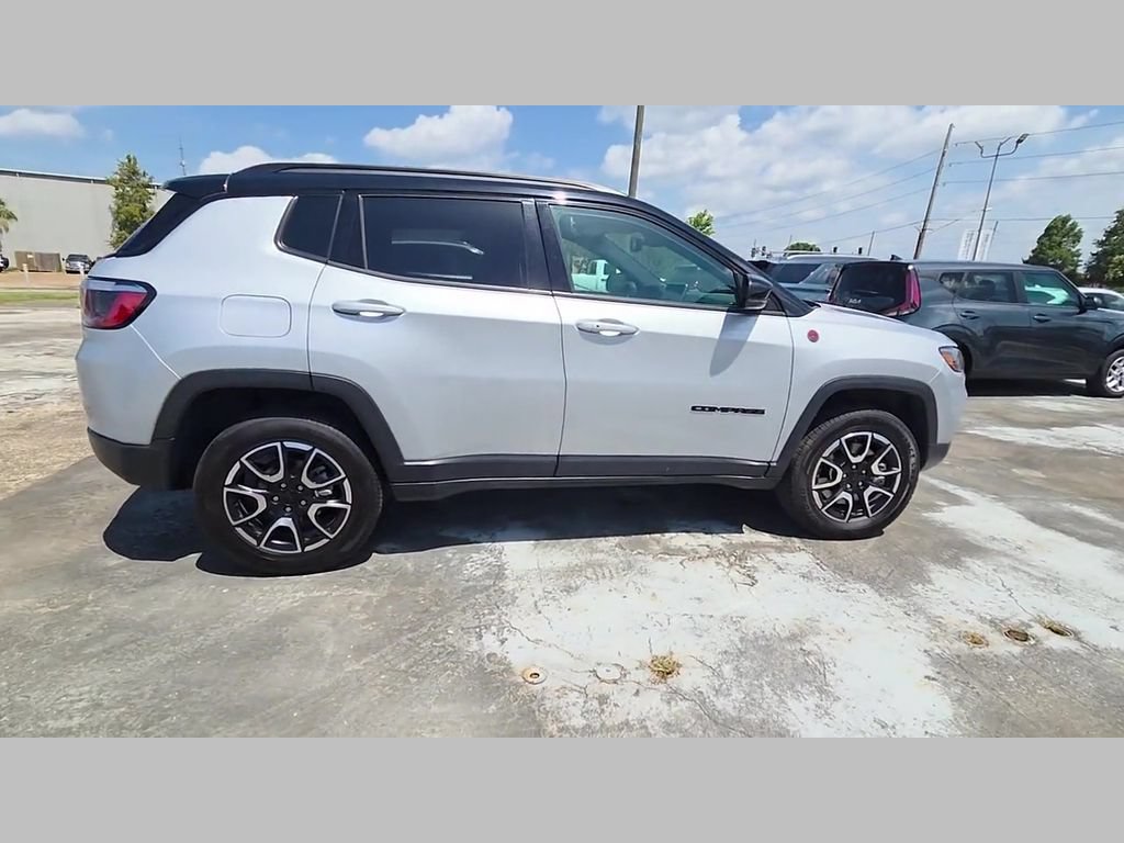 Used 2024 Jeep Compass Trailhawk AWD/4WD image 35