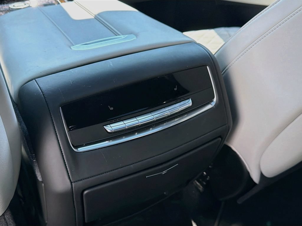 Used 2025 Cadillac Escalade Sport Platinum w/ LPO, ONYX Package AWD/4WD image 28