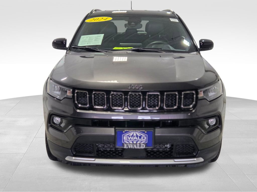 Used 2024 Jeep Compass Limited image 16