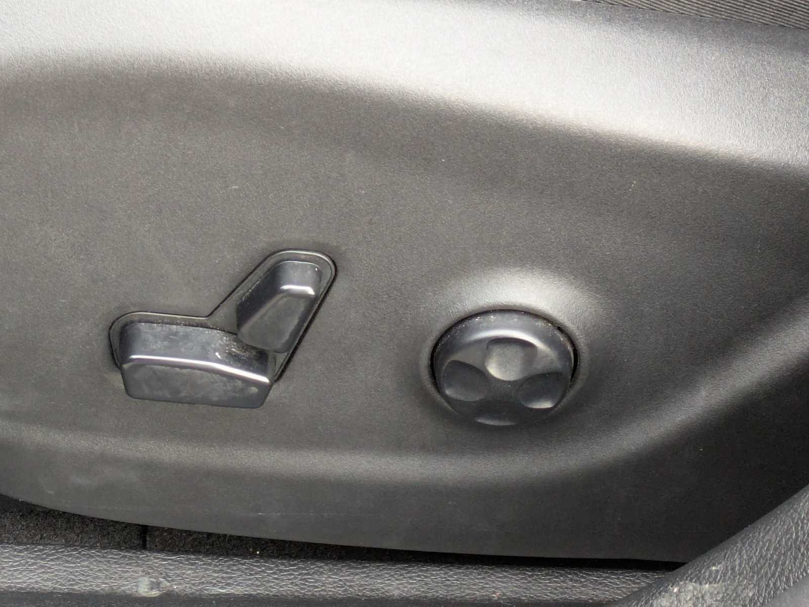 Used 2021 Jeep Cherokee Limited image 15