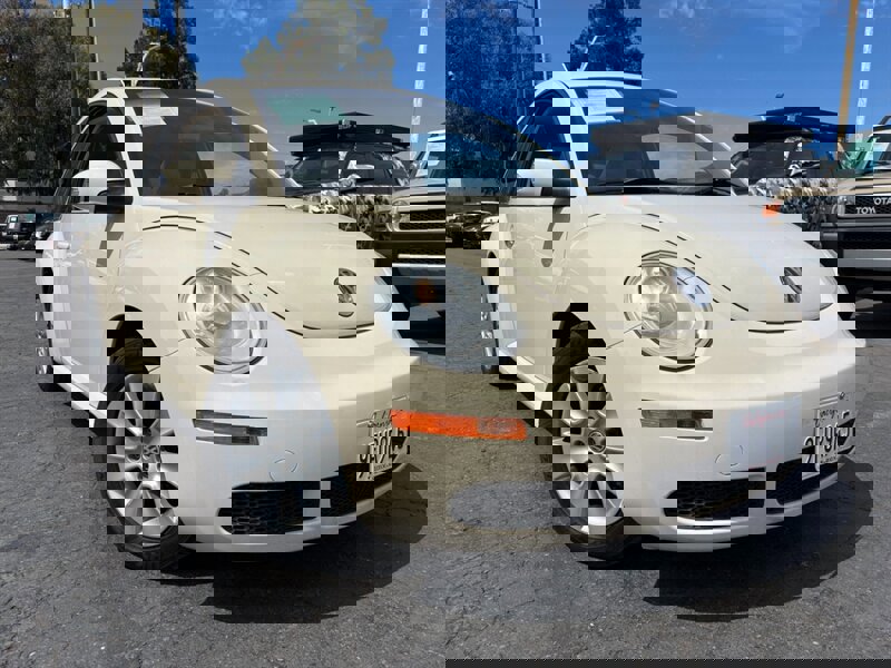 Used 2009 Volkswagen Beetle S image 1