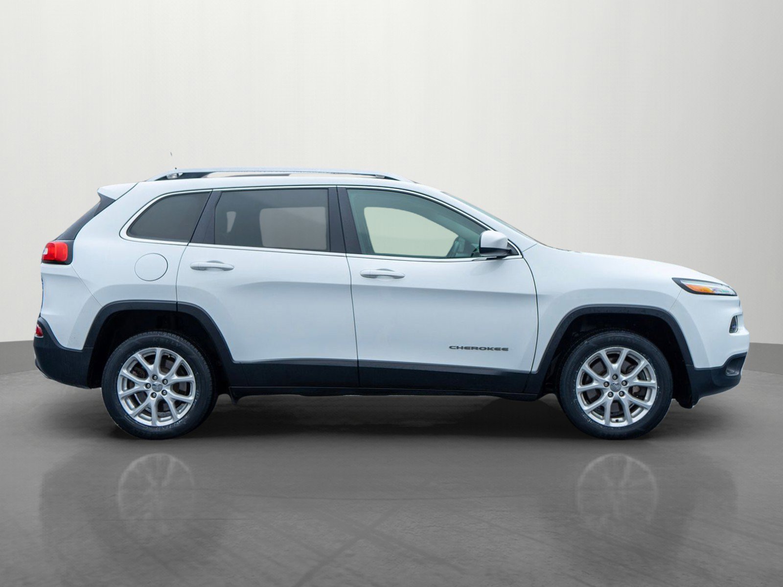Used 2017 Jeep Cherokee Latitude w/ Cold Weather Group image 8