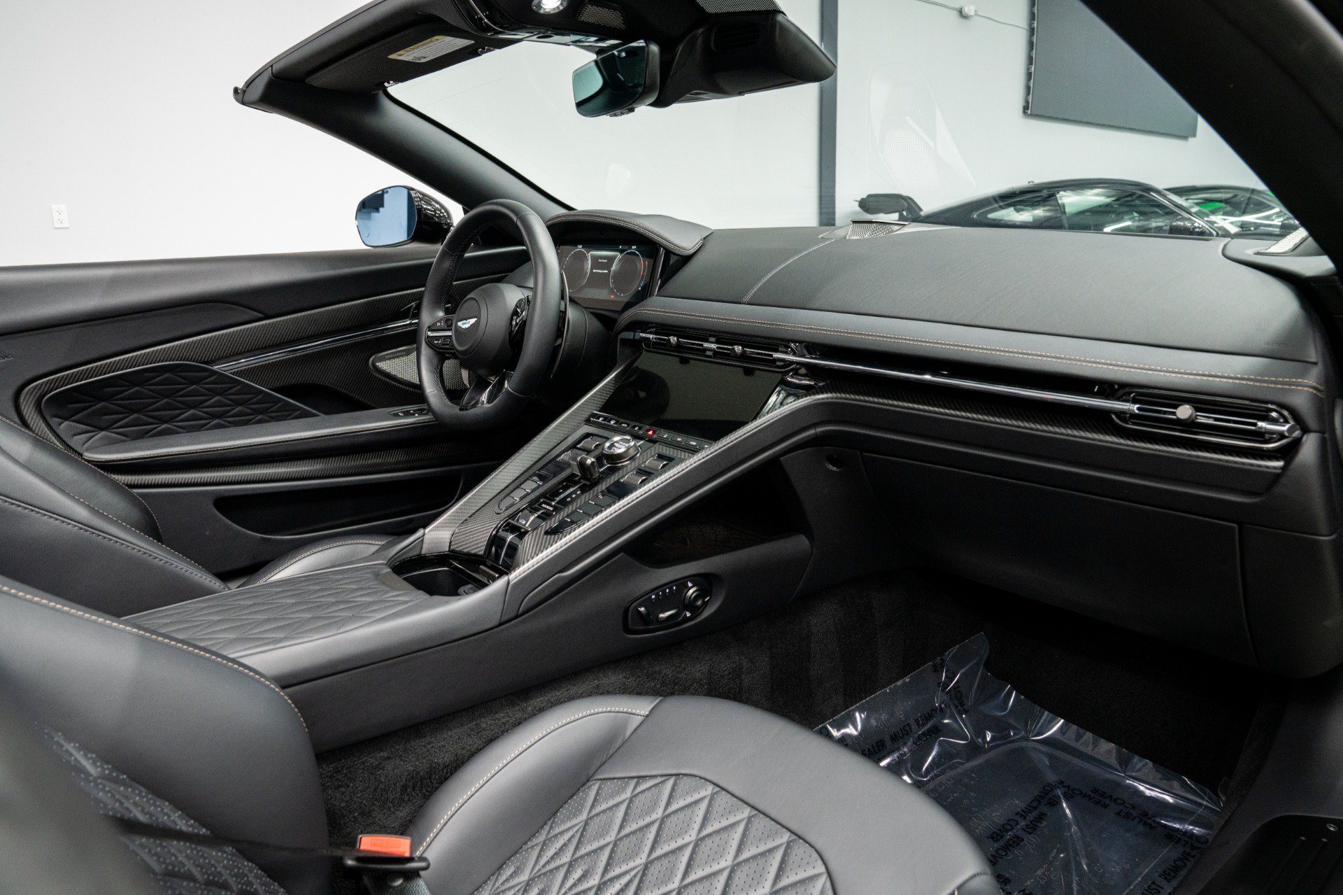 Used 2025 Aston Martin DB12 Convertible RWD image 13