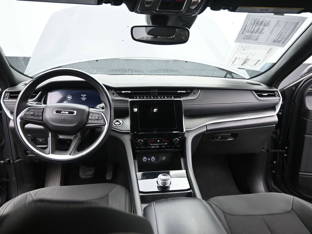 Used 2024 Jeep Grand Cherokee Laredo image 23