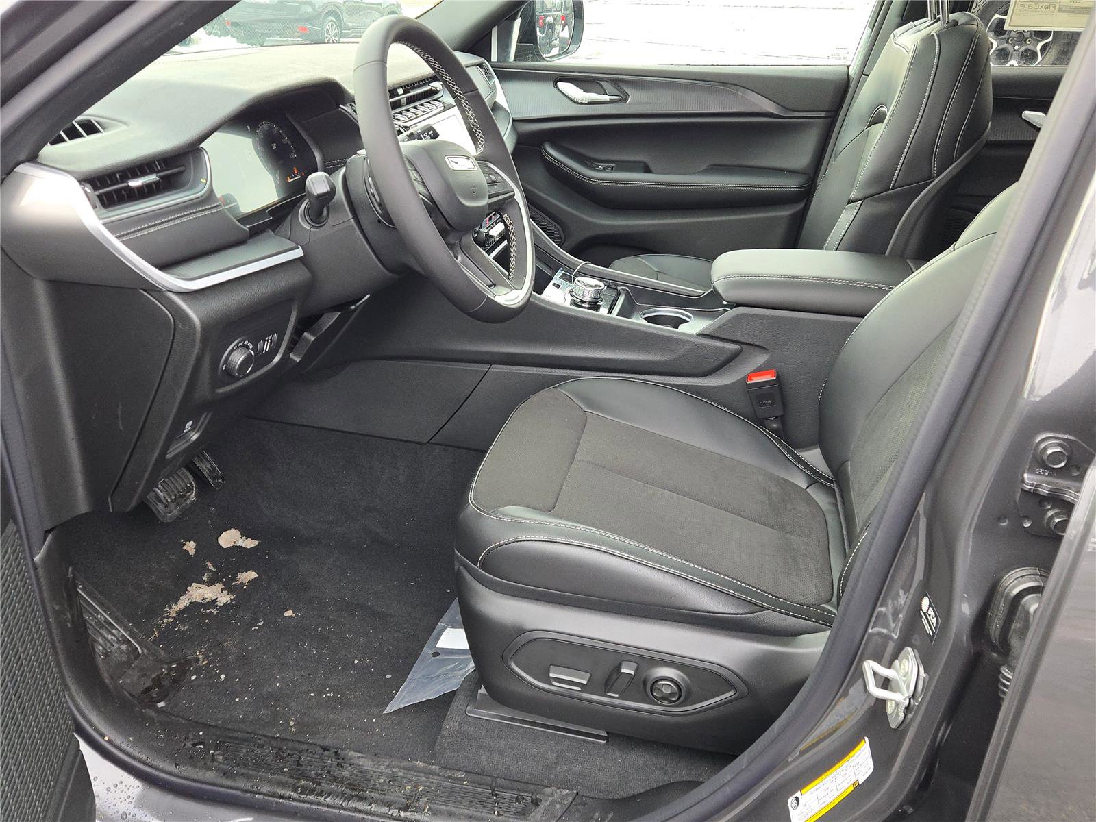 New 2025 Jeep Grand Cherokee Altitude w/ Trailer Tow Package image 27