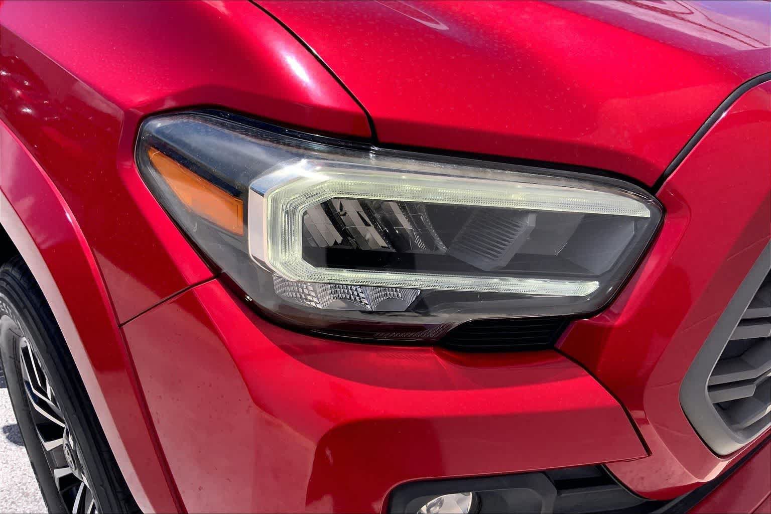 Used 2021 Toyota Tacoma SR AWD/4WD image 31