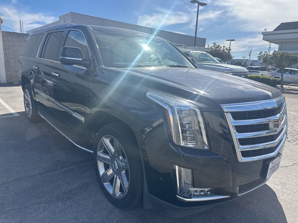 Used 2017 Cadillac Escalade ESV Luxury image 2