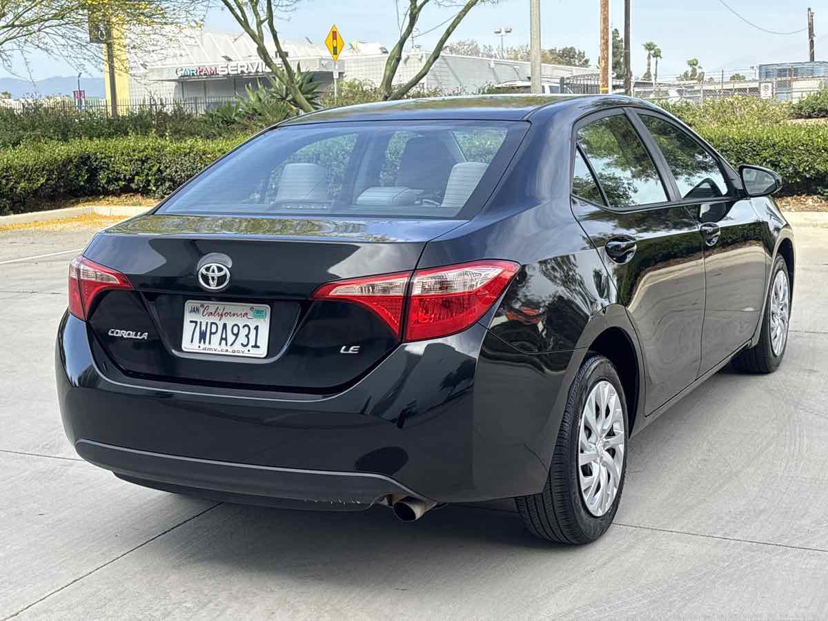 Used 2017 Toyota Corolla LE w/ Carpet Mat Package (TMS) FWD image 3