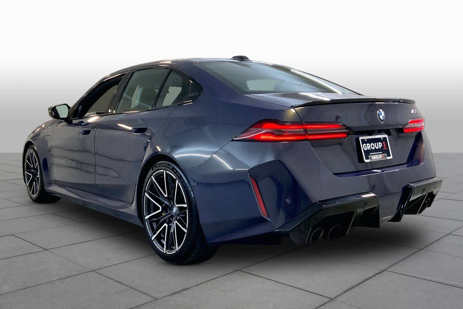 Used 2025 BMW M5 w/ Carbon Package AWD/4WD image 11