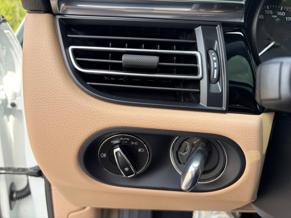 New 2026 Porsche Macan AWD/4WD image 24